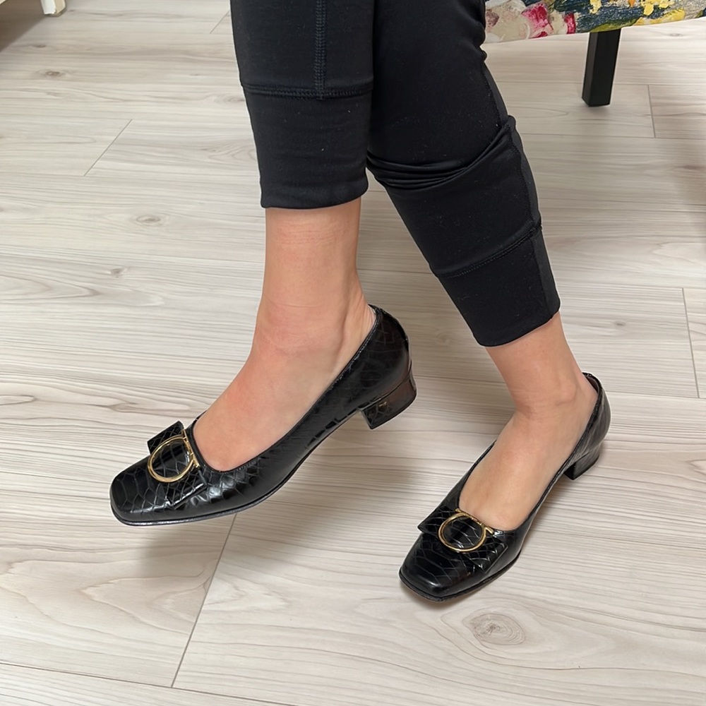 Salvatore Ferragamo black shoes size 6